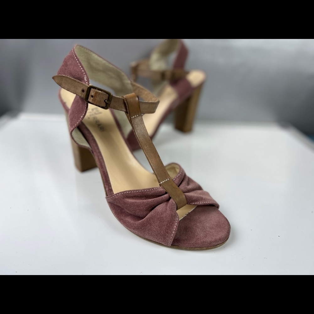 Lavander suede heels; Like New